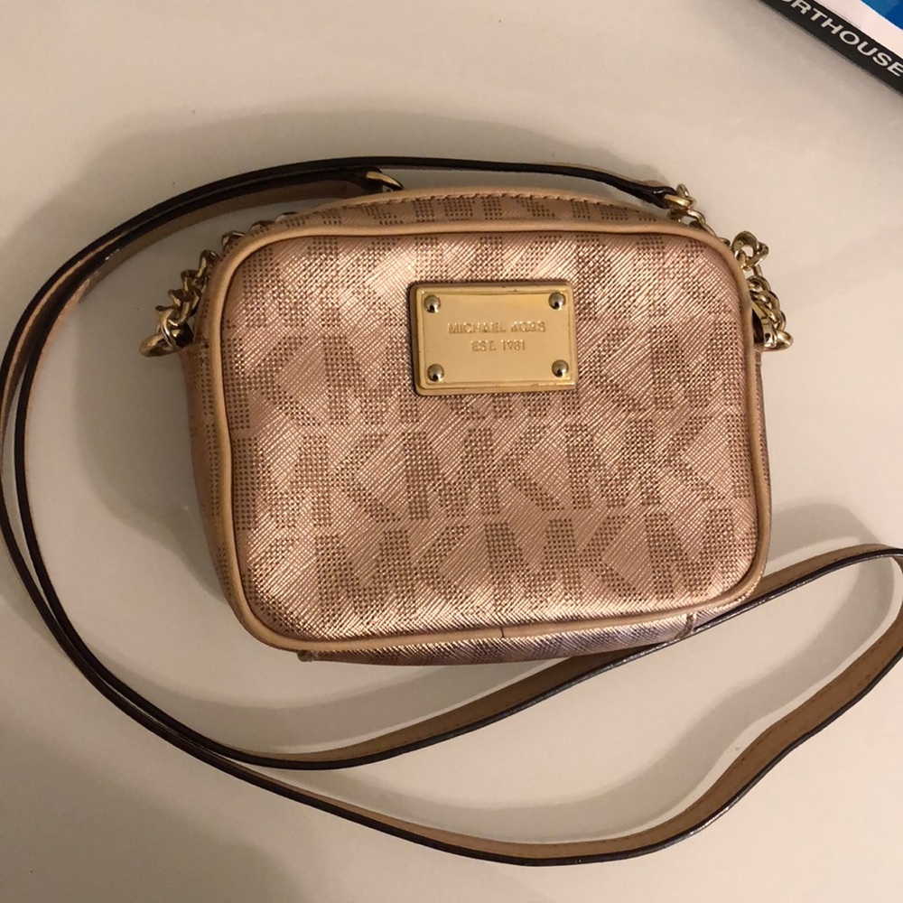 Michael Kors crossbody rose gold